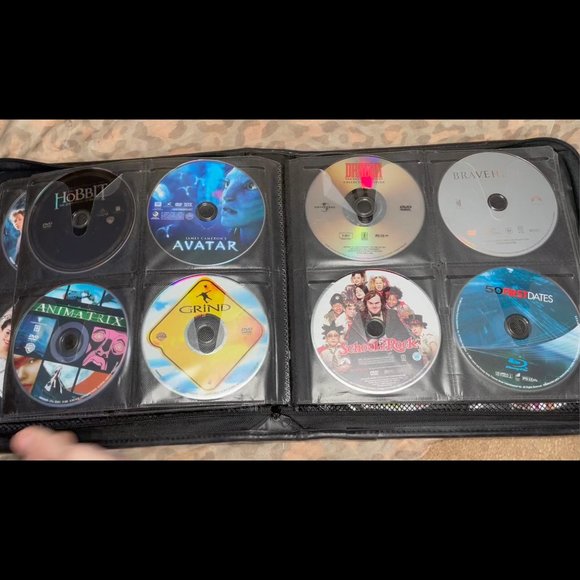 Binder of 137 Discs - Bluray and DVDs - Disney/True Blood/Shrek/Futurama/ATHF - Picture 5 of 15